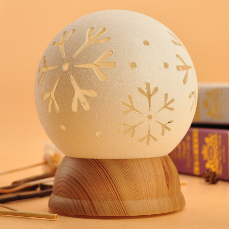 Christmas Decor Lighted Snow Globe with Snowflake, White